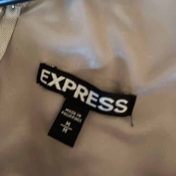 Express - Picture 5 of 6